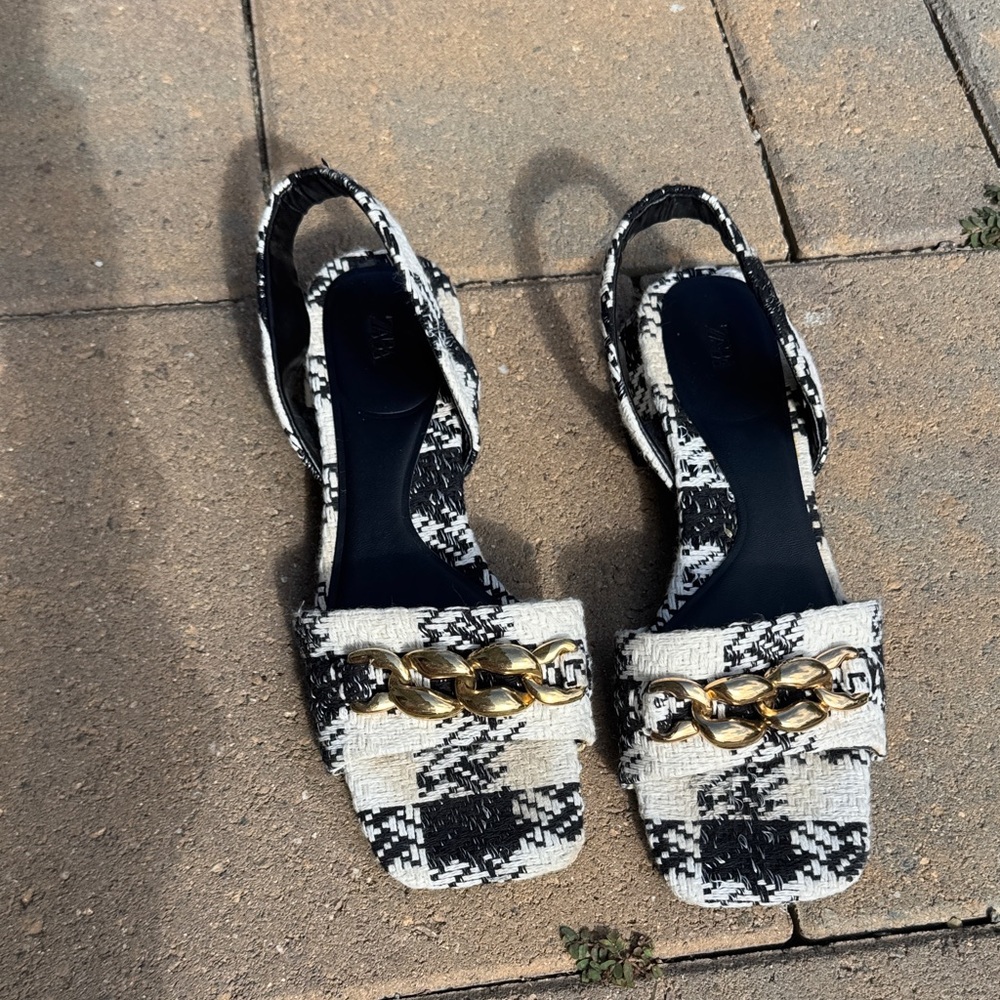 Zara Black and White Sandals with Gold Chain